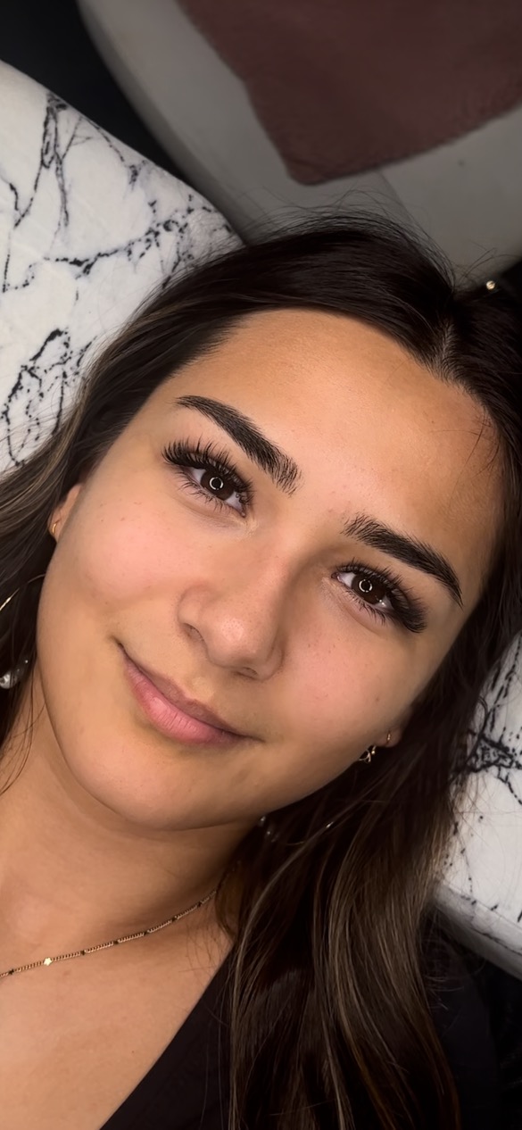 Close up of finished lash extensions